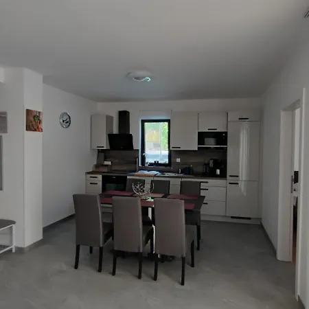 Happy Day 1,2,3 Apartment *